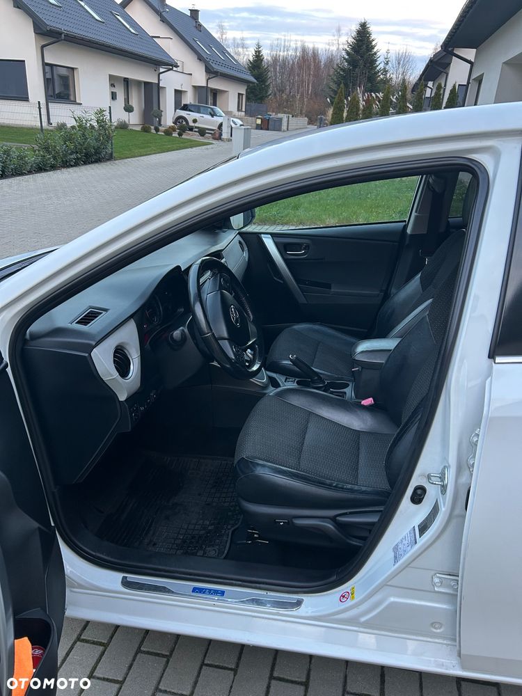 Toyota Auris ver-1-8-hsd-luna - 8