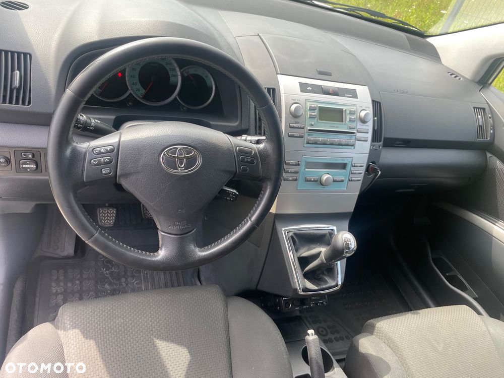 Toyota Corolla Verso - 10