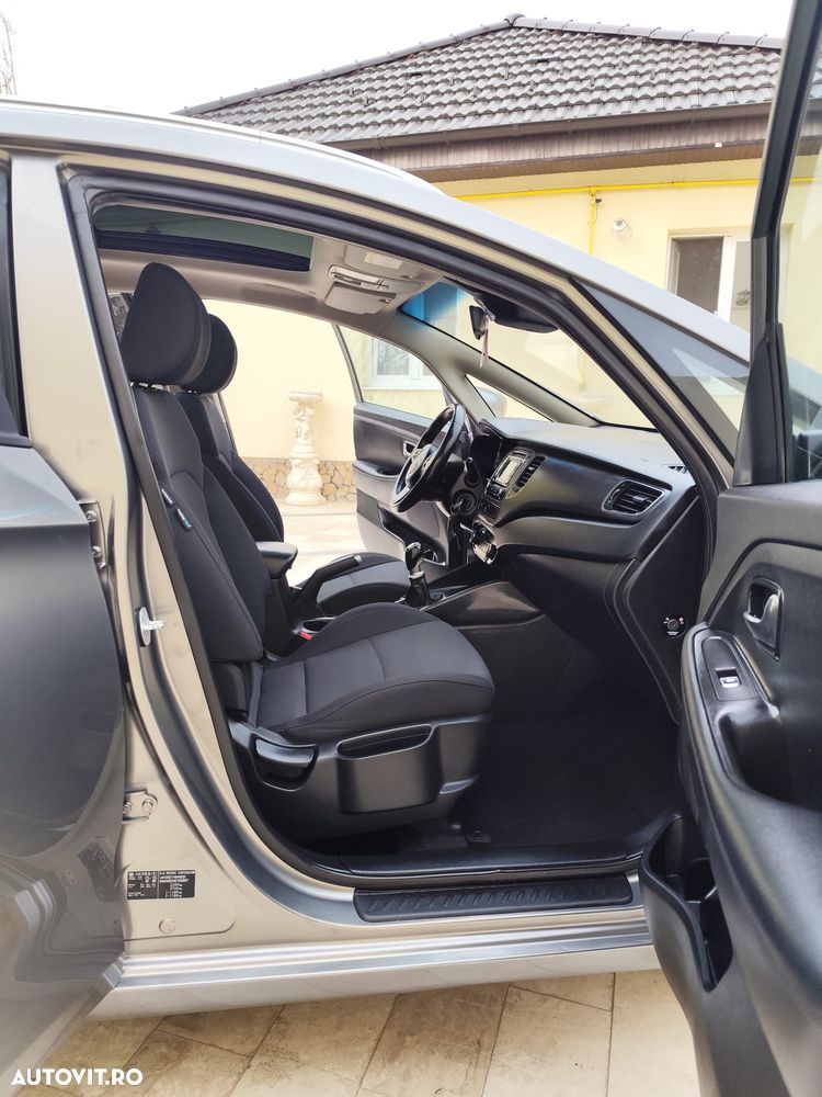 Kia Carens - 10