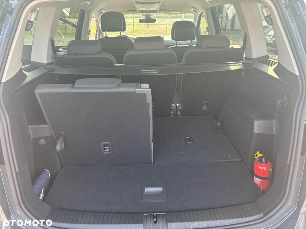 Volkswagen Touran - 17