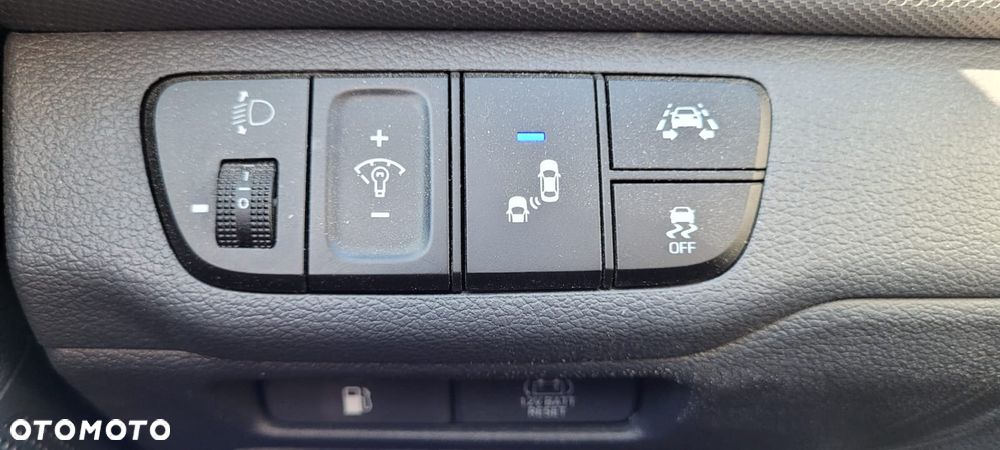 Hyundai IONIQ - 21