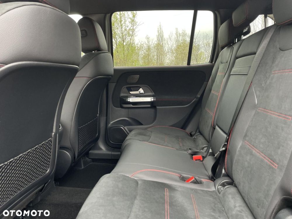 Mercedes-Benz GLB - 16