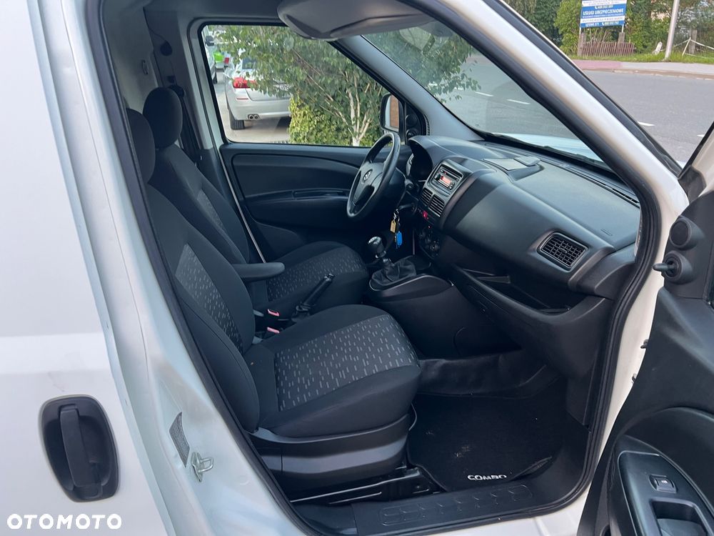 Opel COMBO - 22