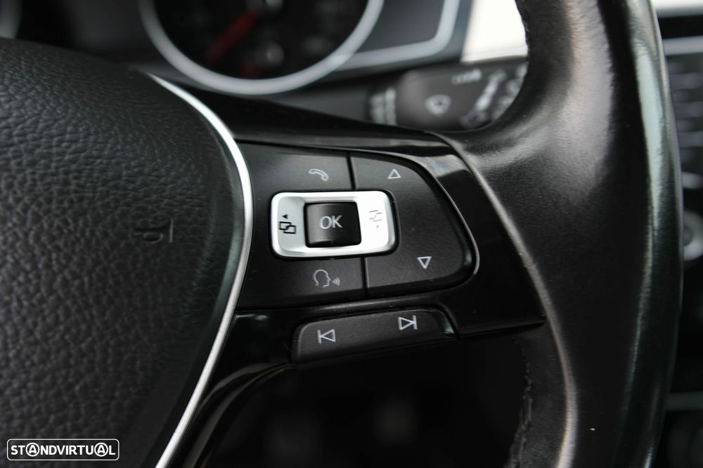 VW Passat Variant 2.0 TDI Highline - 14