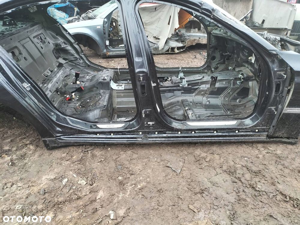 PRÓG PRAWY + SŁUPEK ŚRODKOWY BMW F01 S34 AZURTISCHARZ METALLIC - 1
