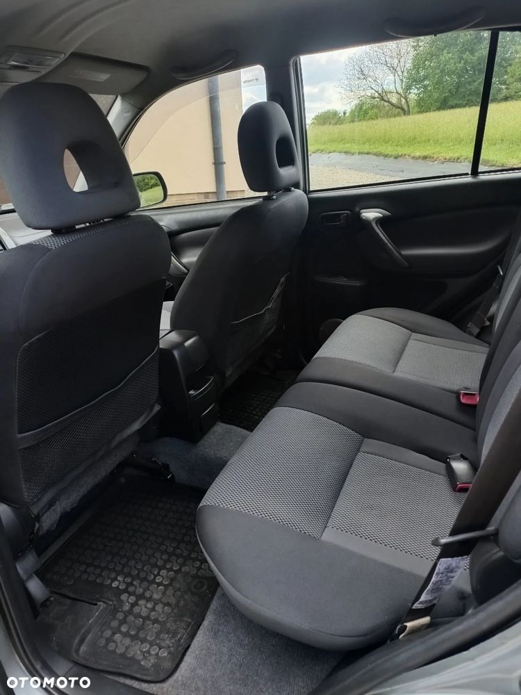 Toyota RAV4 2.0 D-4D 4x4 - 4