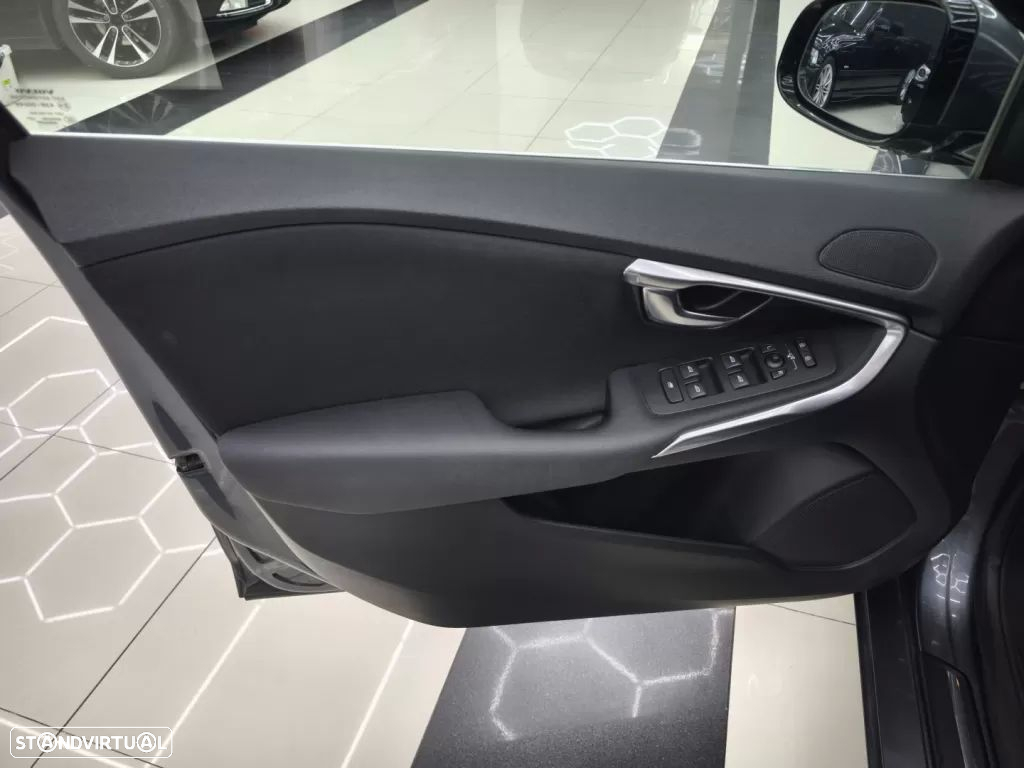 Volvo V40 1.6 D2 Momentum Eco - 20