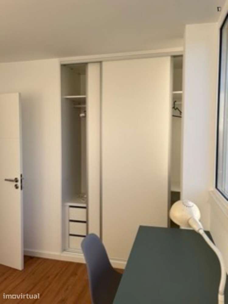 Quarto - localizado em Benfica Lisbon - Grande imagem: 4/11
