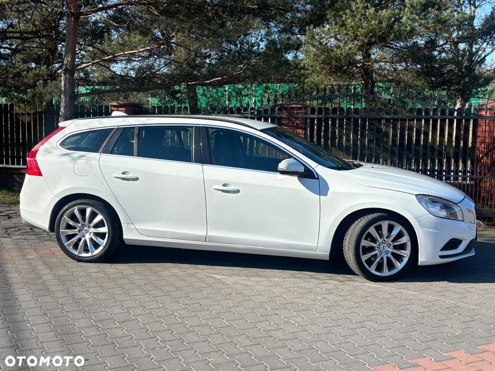 Volvo V60 D3 R-Design - 17