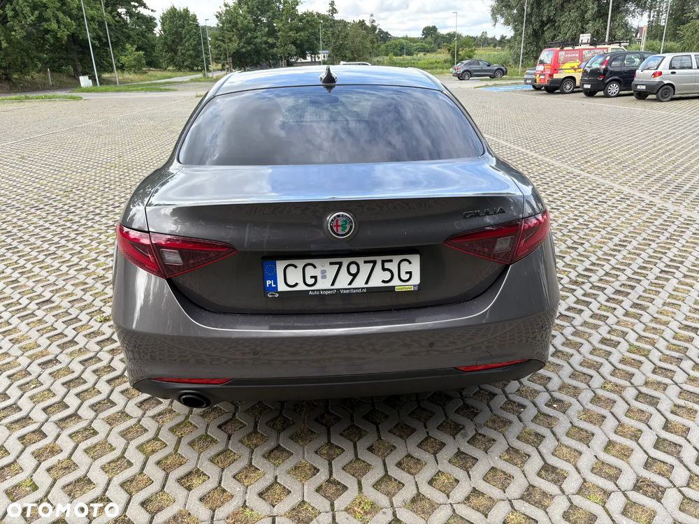 Alfa Romeo Giulia 2.2 AT8 Super - 8