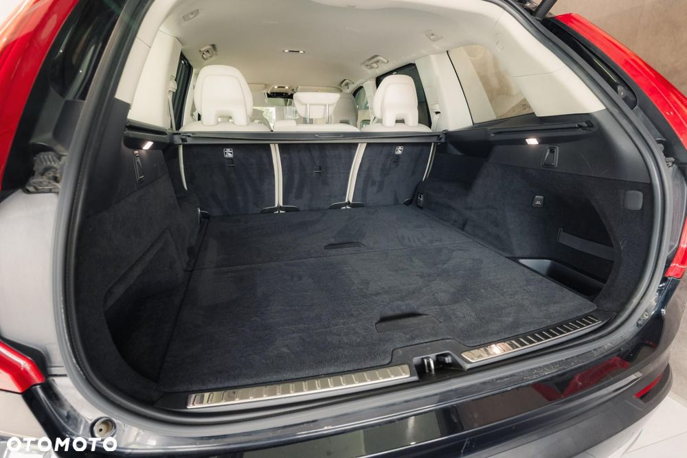 Volvo XC 90 B5 D AWD Momentum Pro - 36