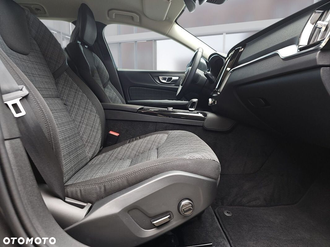 Volvo V60 T6 AWD Plug-In Hybrid Ultra Dark - 26