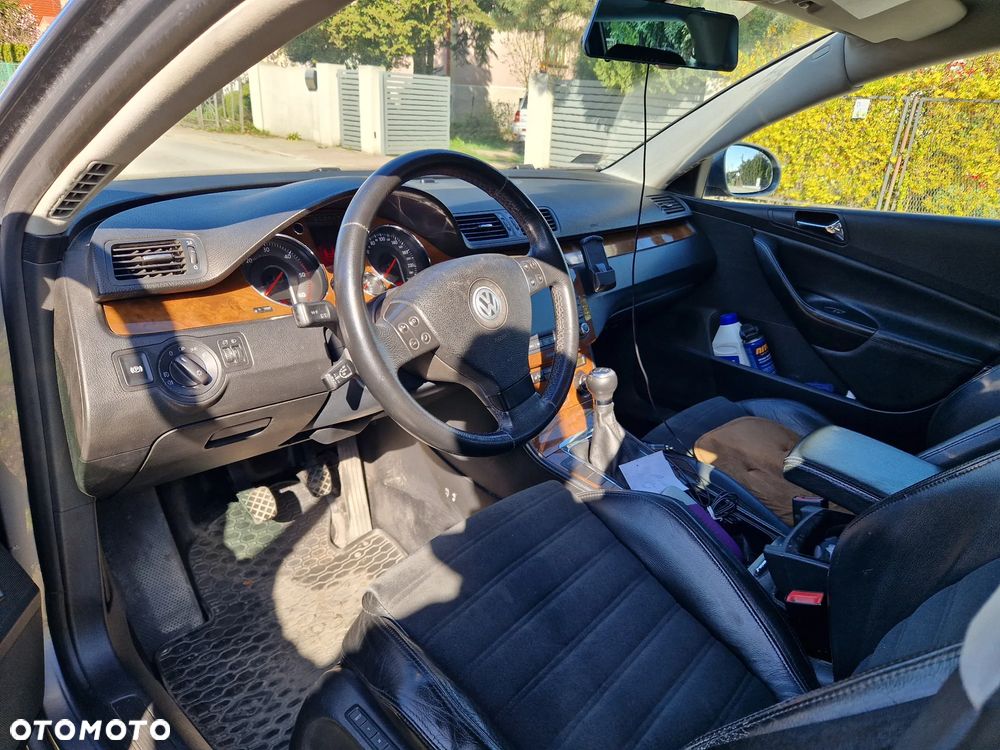Volkswagen Passat 2.0 TDI DPF Highline - 26