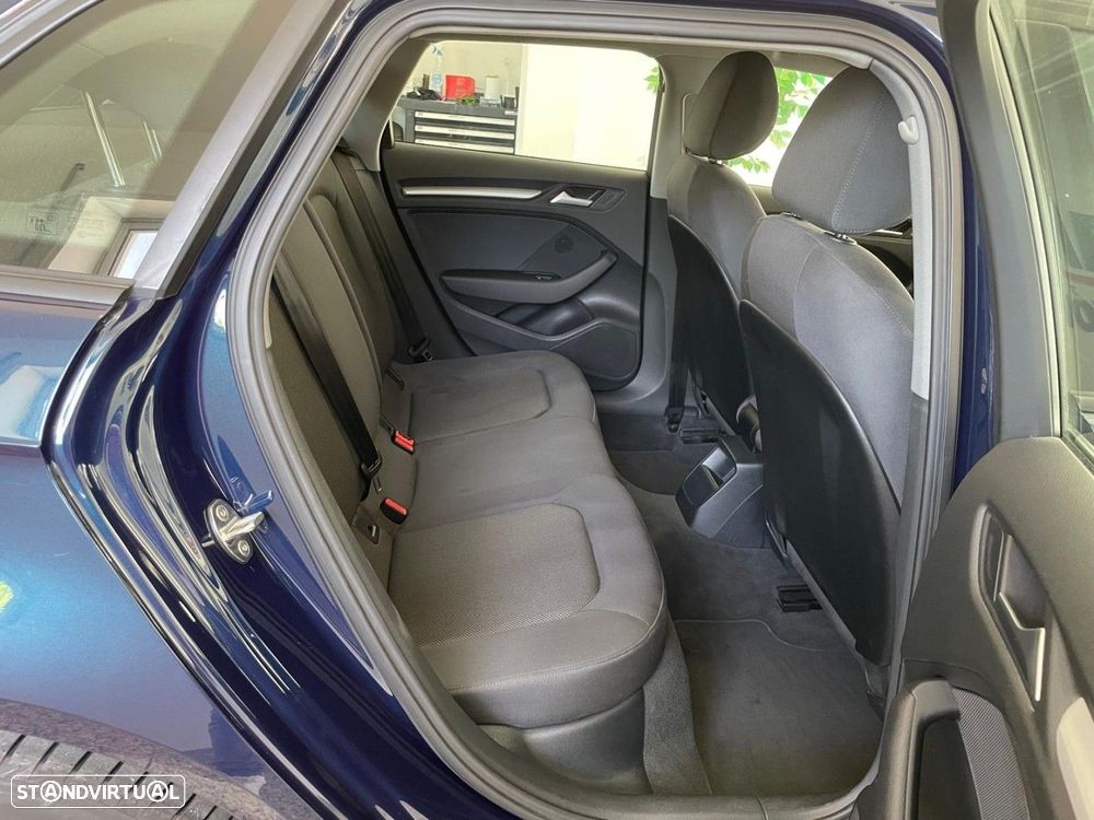 Audi A3 Sportback 30 TDI Design - 31