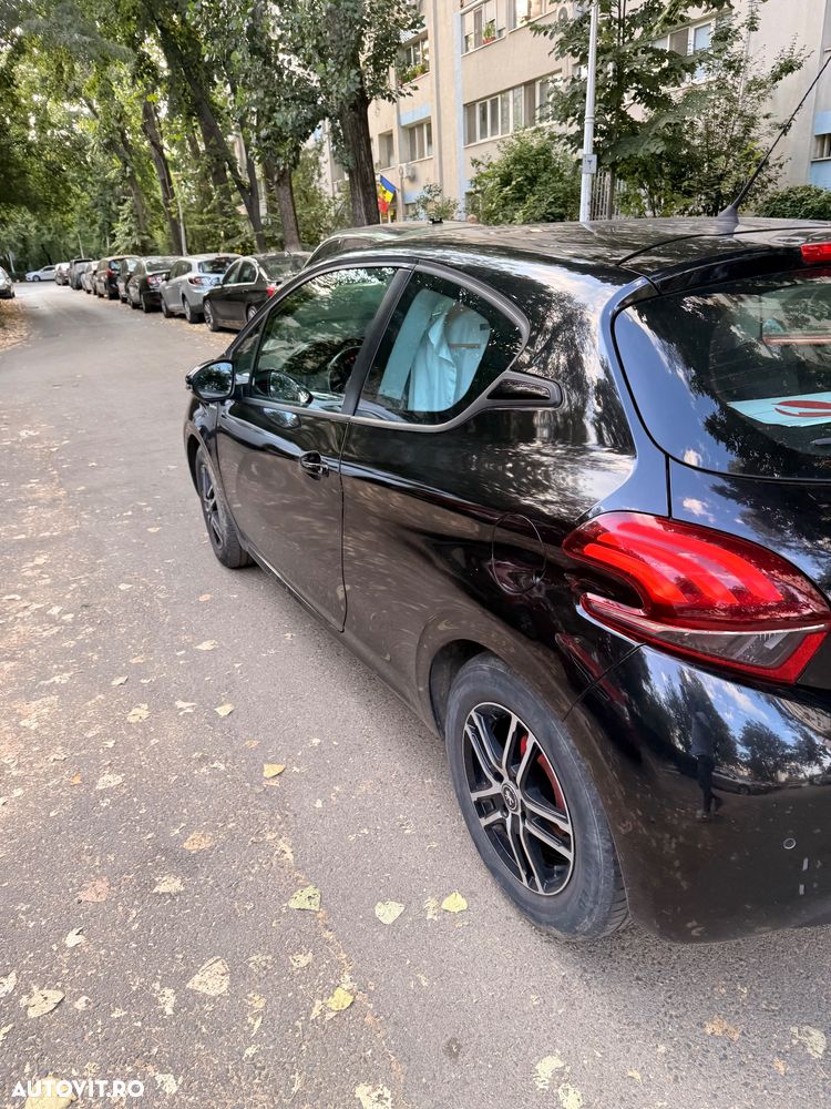 Peugeot 208 1.2 L PureTech Active - 5