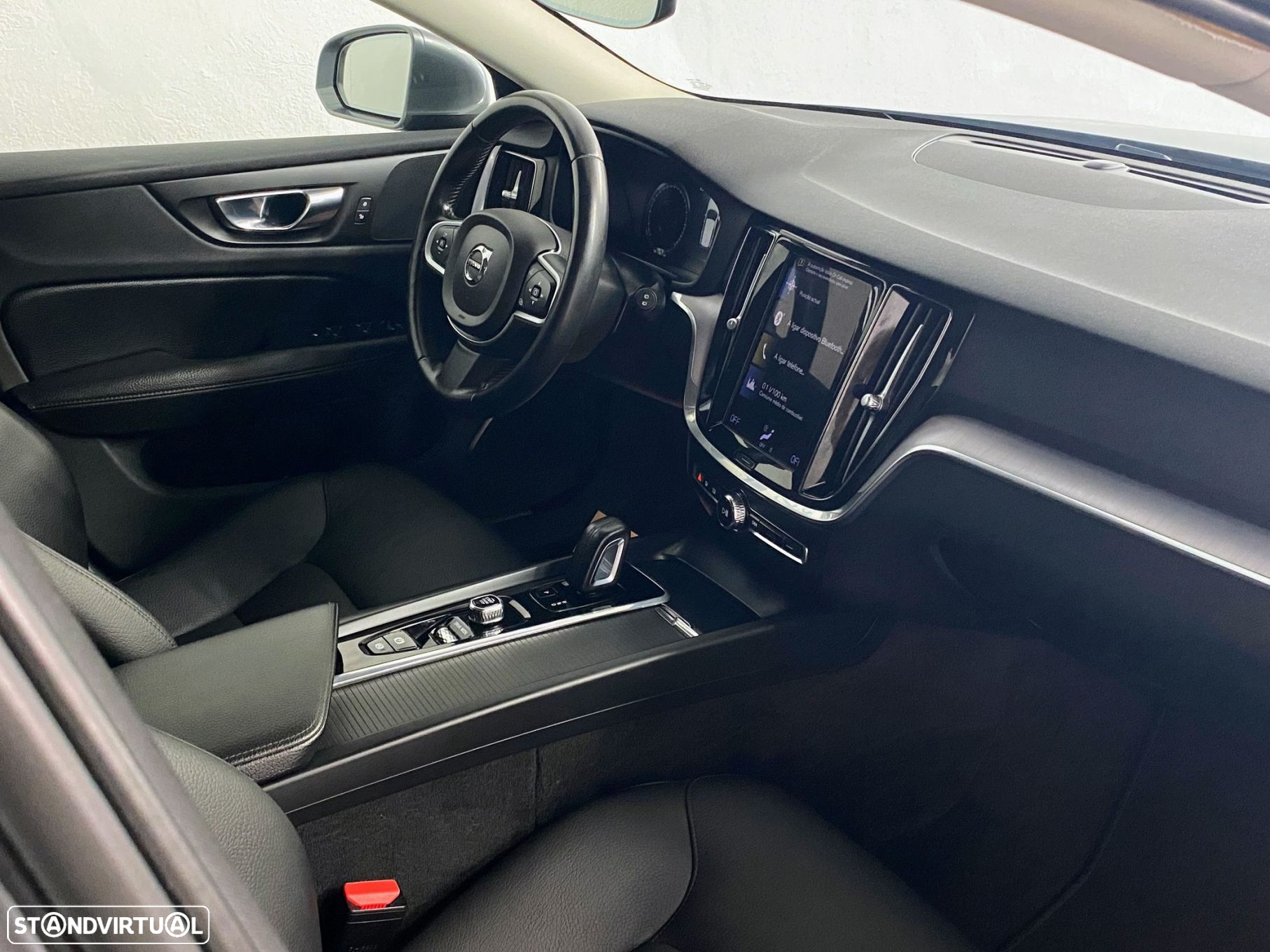 Volvo V60 2.0 B4 Momentum Geartronic - 11