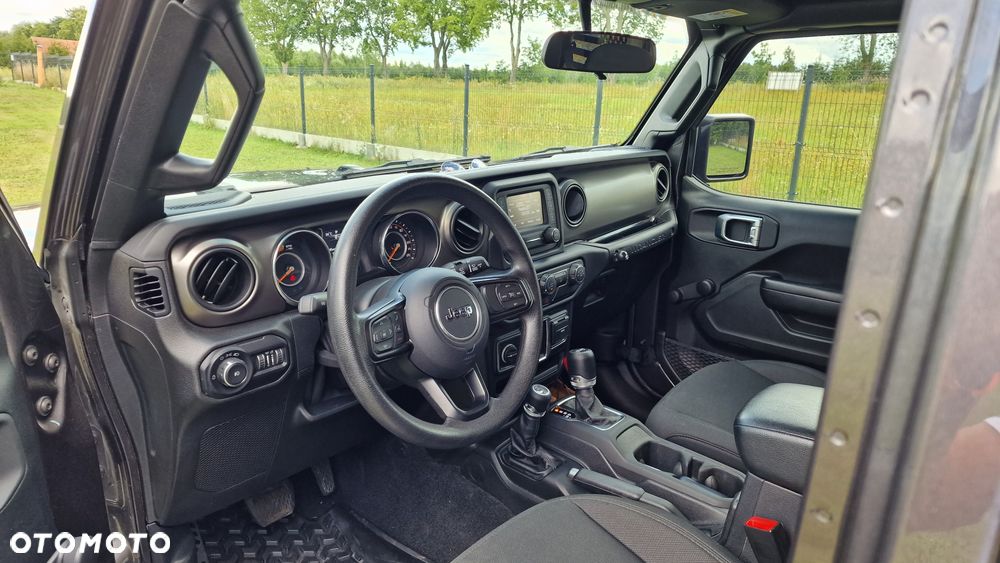 Jeep Wrangler - 12