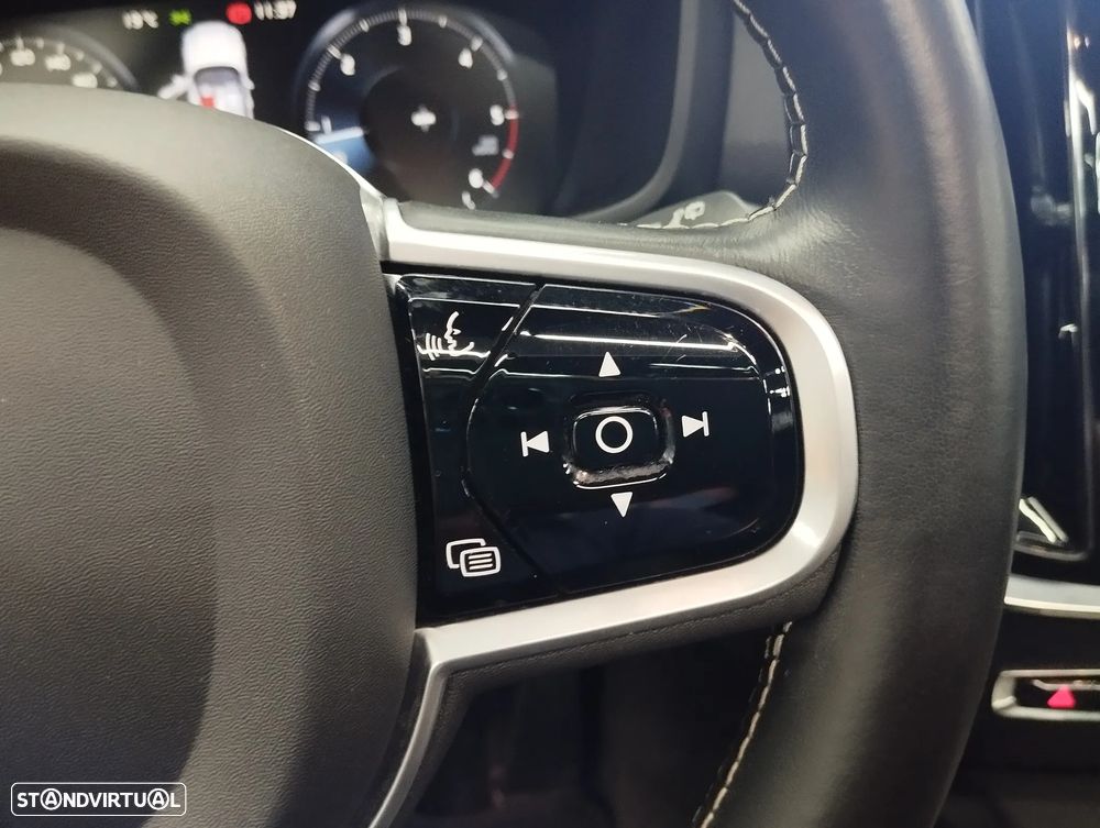 Volvo V60 2.0 D4 Momentum Plus - 25