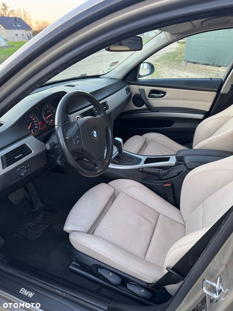 BMW Seria 3 320i Edition Exclusive - 17