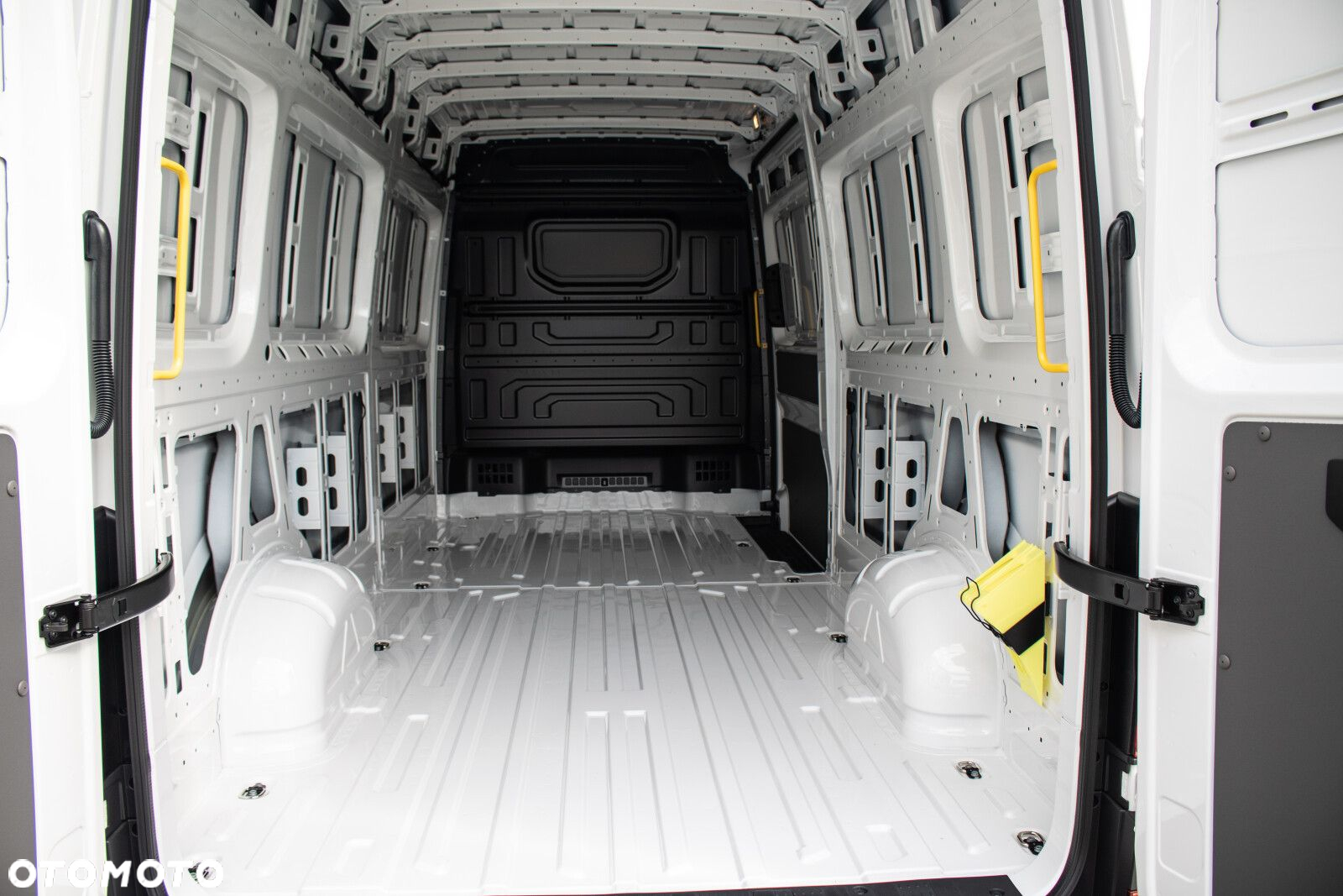 Volkswagen Crafter 35 2.0 TDI 140 KM L4H3 - 4