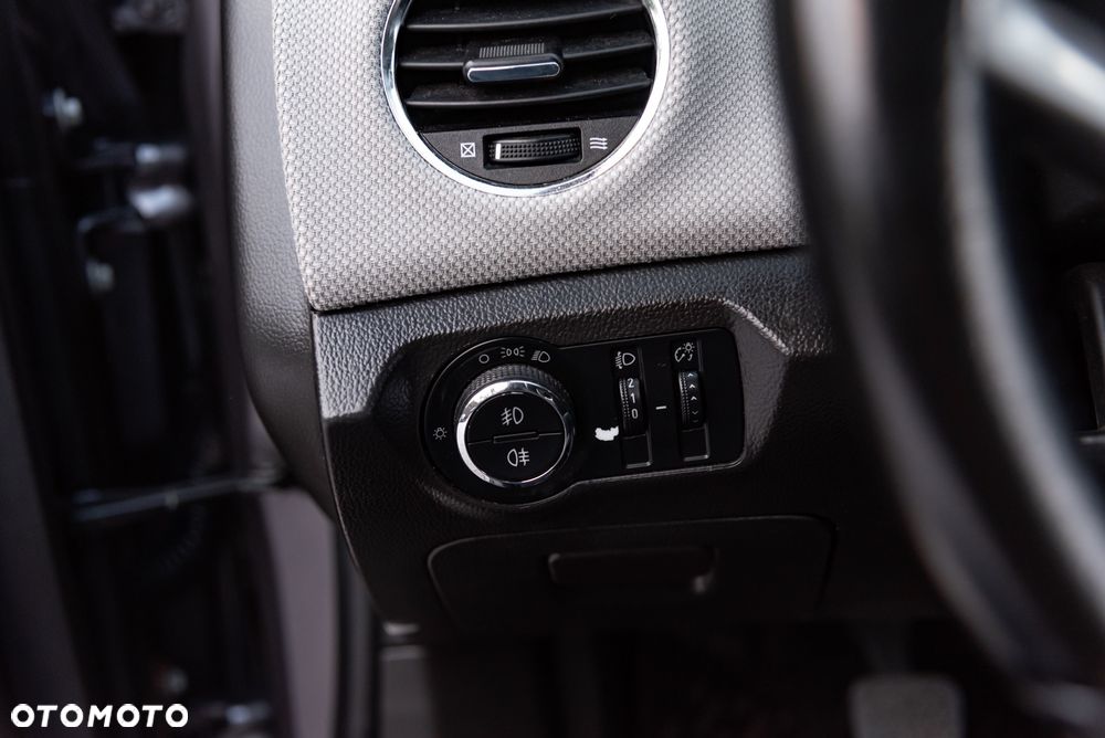 Chevrolet Cruze 1.8 LS - 28