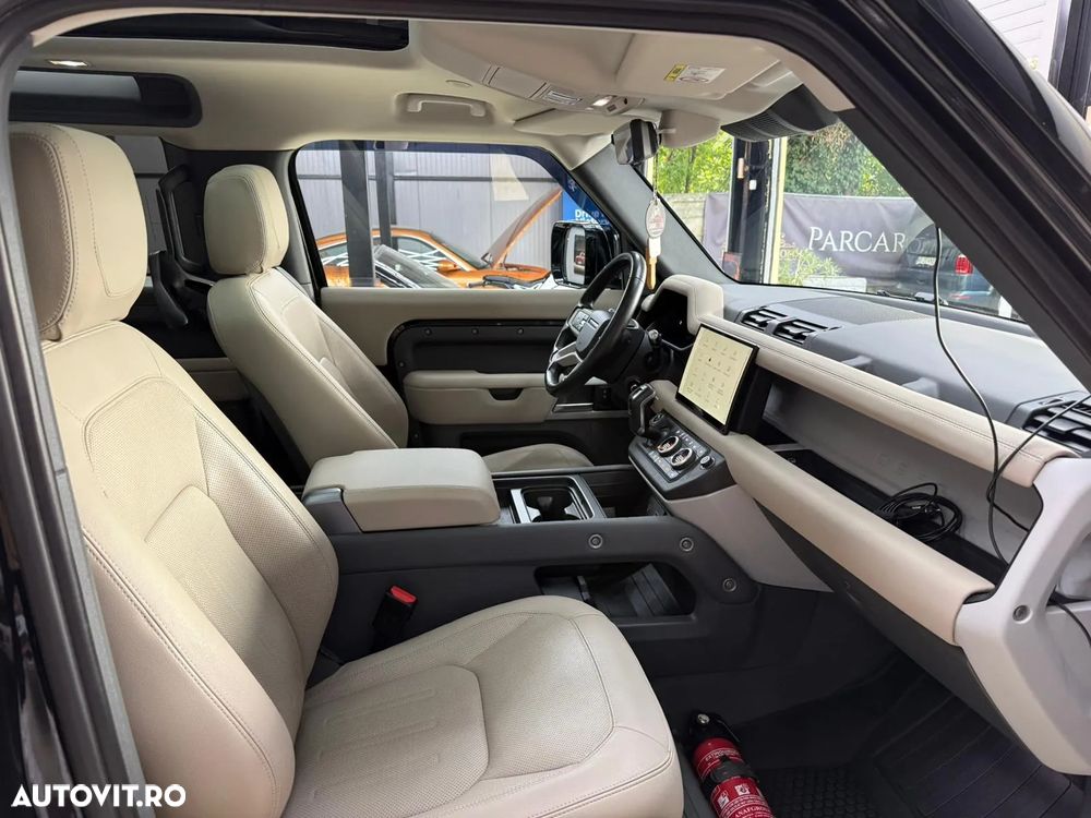 Land Rover Defender - 33