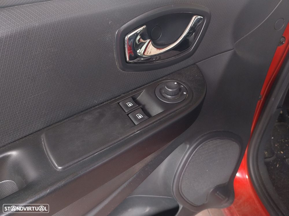 Renault Clio Sport Tourer 0.9 TCE Dynamique S - 4