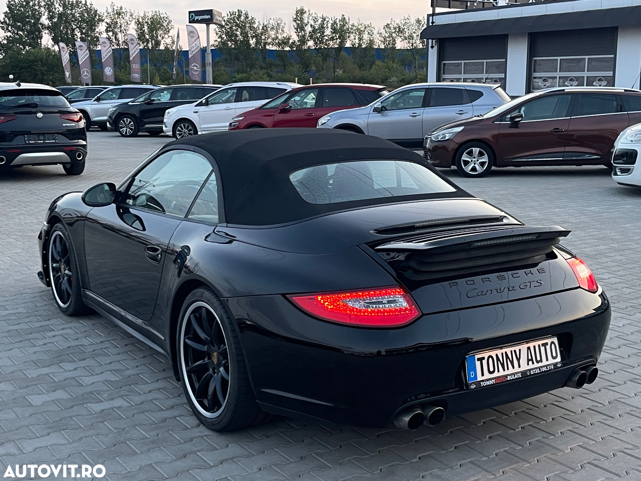 Porsche 911 Carrera 4 GTS PDK - 12