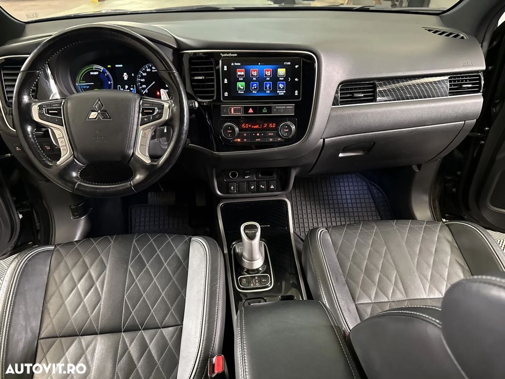 Mitsubishi Outlander - 10