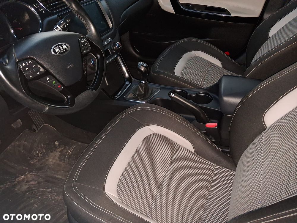 Kia Ceed 1.6 CRDi 128 Dream Team Edition - 10
