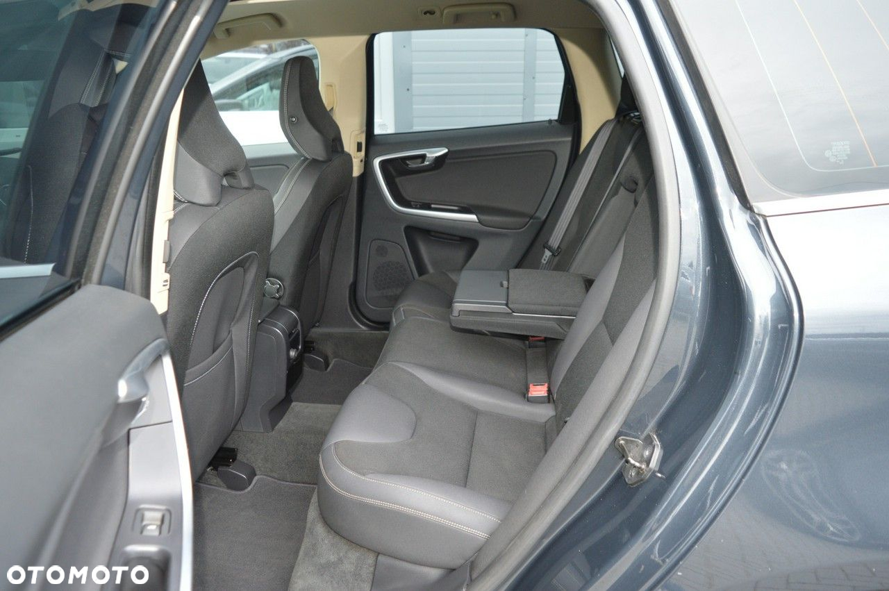 Volvo XC 60 D4 Geartronic Momentum - 29