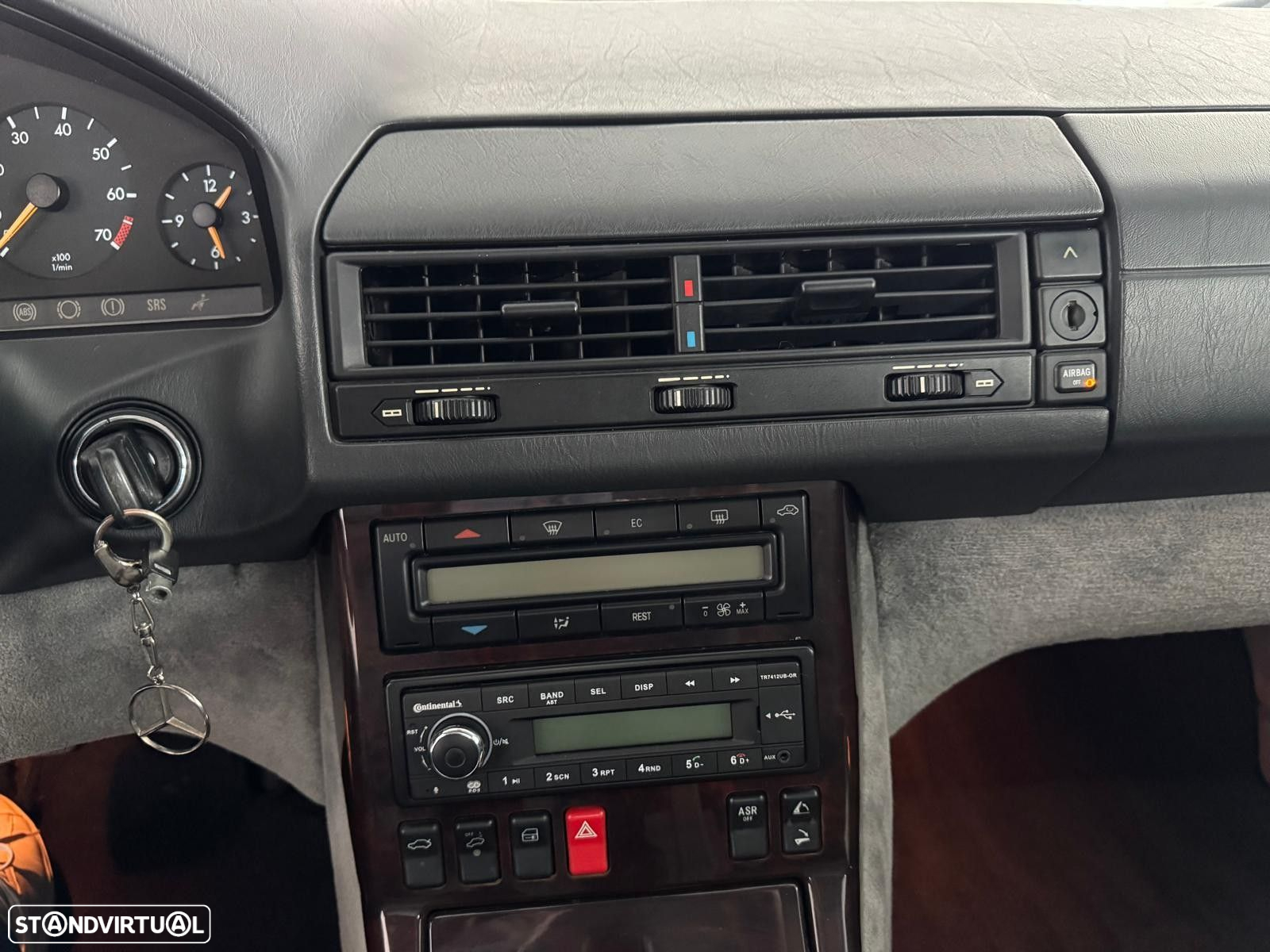 Mercedes-Benz SL 280 - 21