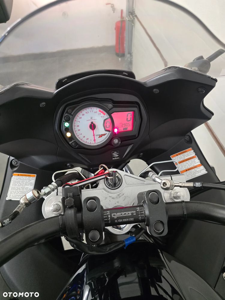 Suzuki GSX - 21