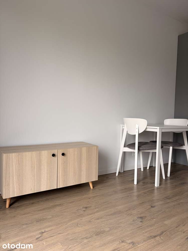 Studio – Al. 3 maja 51b/235 - Błonia – bez pośredników