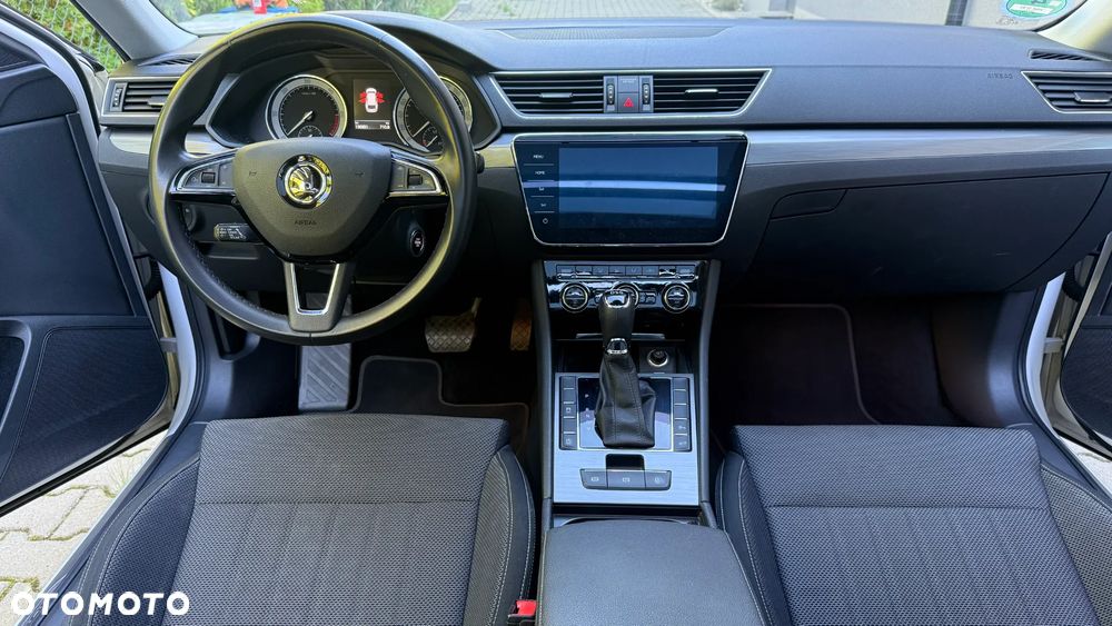 Skoda Superb 2.0 TDI Ambition DSG - 32