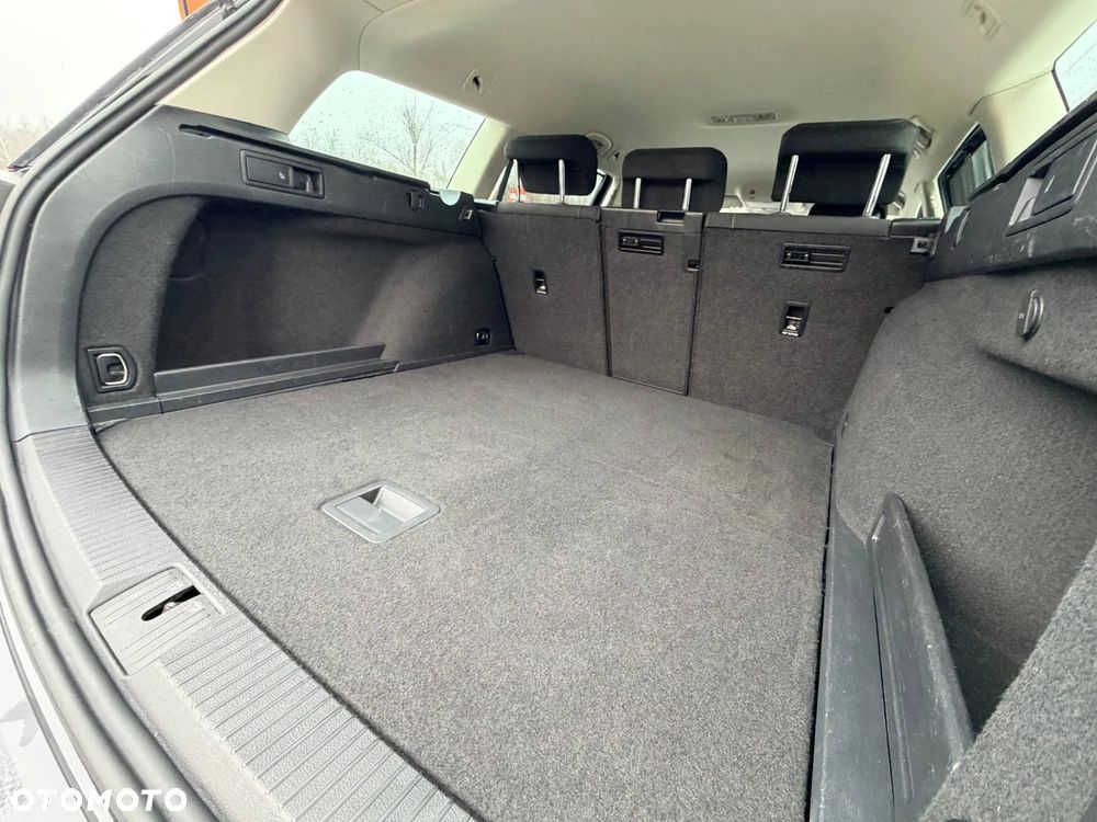 Volkswagen Passat - 11
