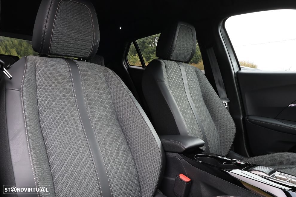 Peugeot 2008 1.2 Hybrid Allure e-DCS6 - 12