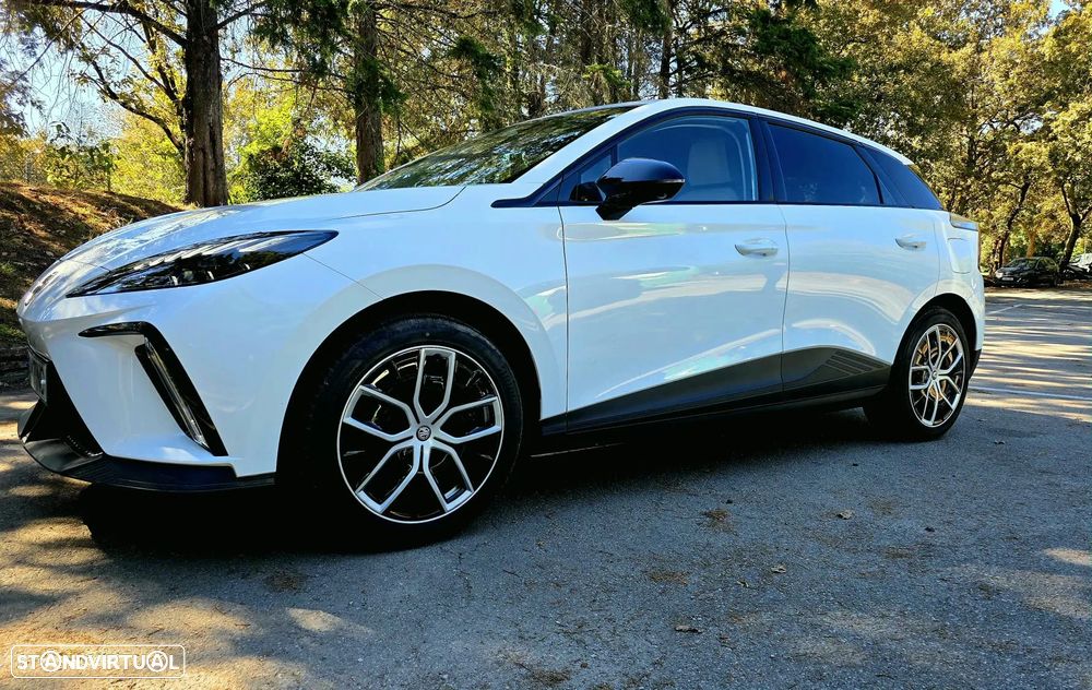 MG MG4 64 kWh Luxury - 1