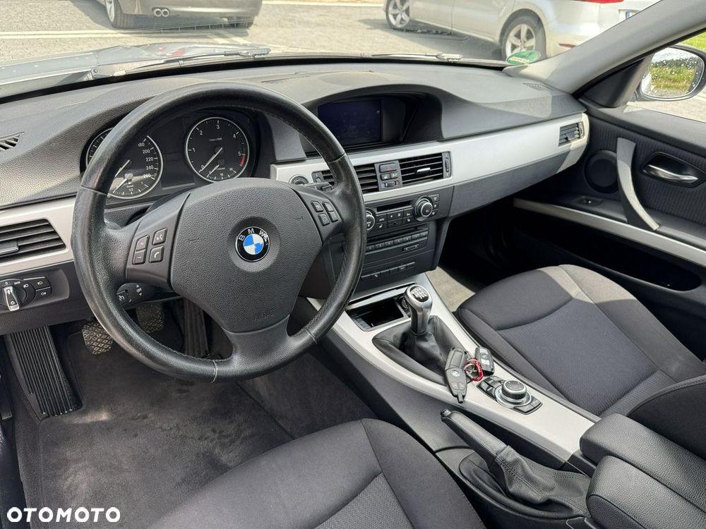 BMW Seria 3 318d - 17