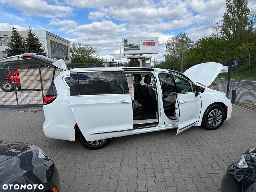 Chrysler Pacifica - 16