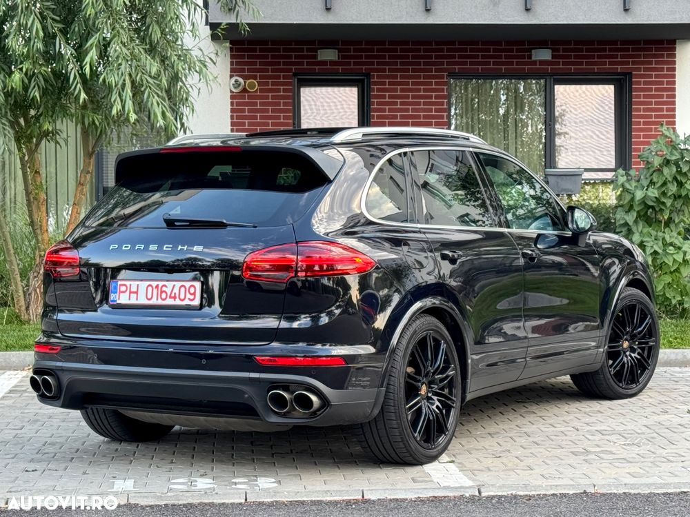 Porsche Cayenne Hybrid 3.0 L S E - 3
