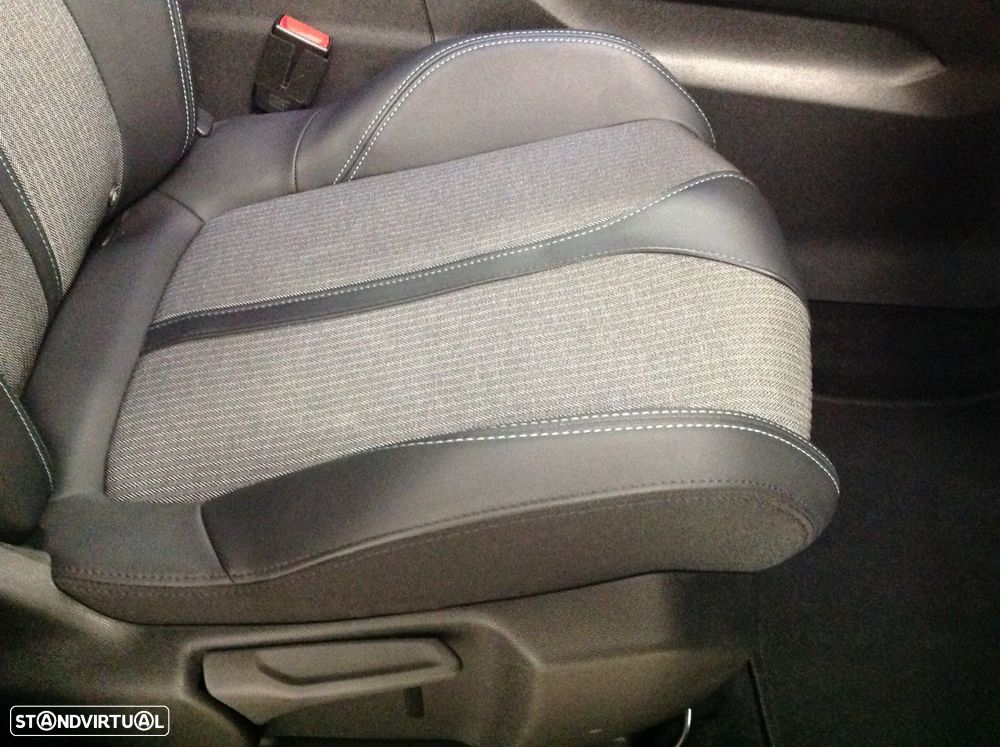 Peugeot 3008 1.5 BlueHDi Allure Pack EAT8 - 28