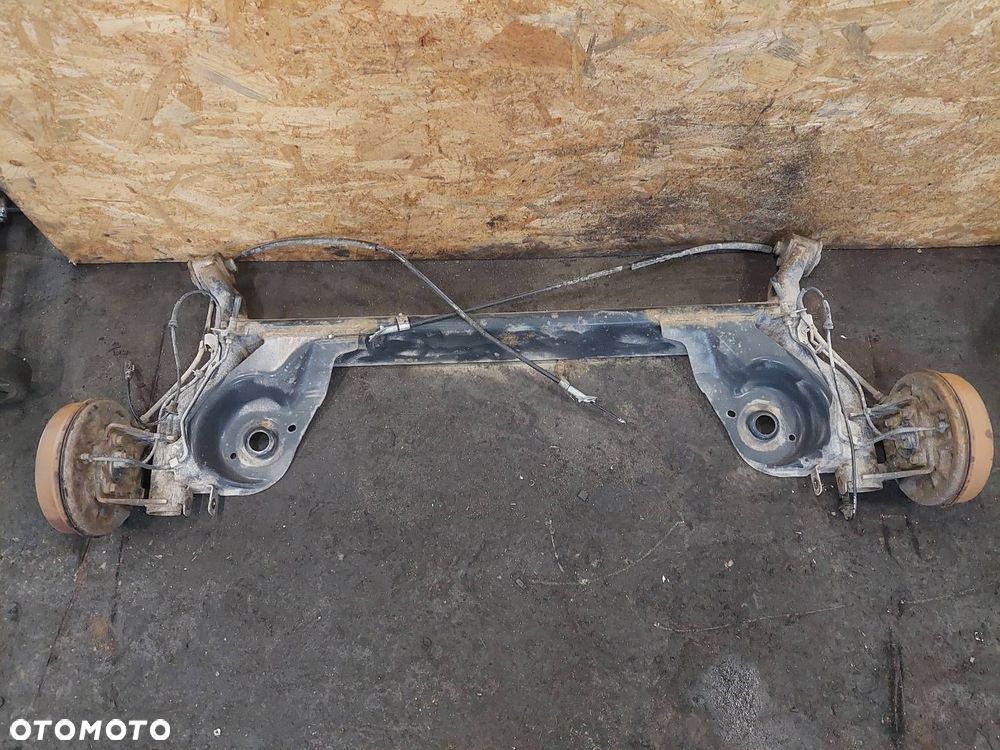 BELKA OŚ ZAWIESZENIA TYŁ BĘBNY Z ABS CITROEN C1 I PEUGEOT 107 AYGO - 1