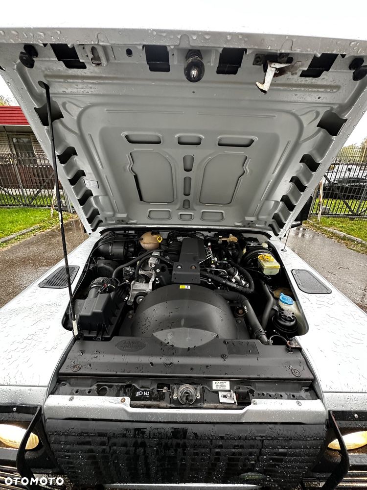 Land Rover Defender - 20