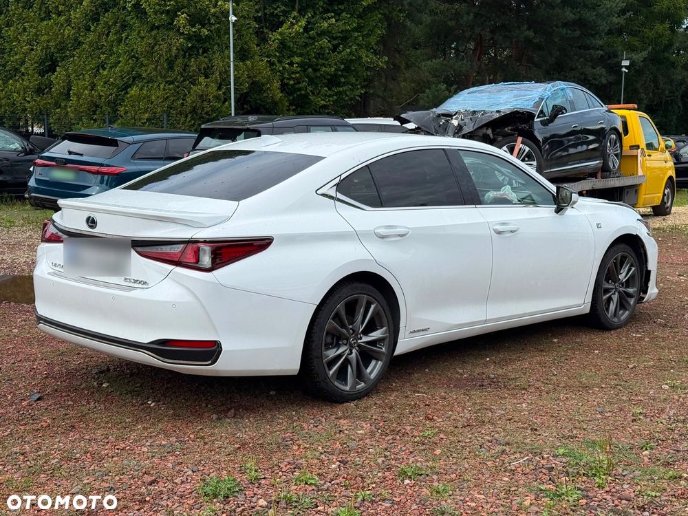 Lexus ES 300h F Sport Edition - 13