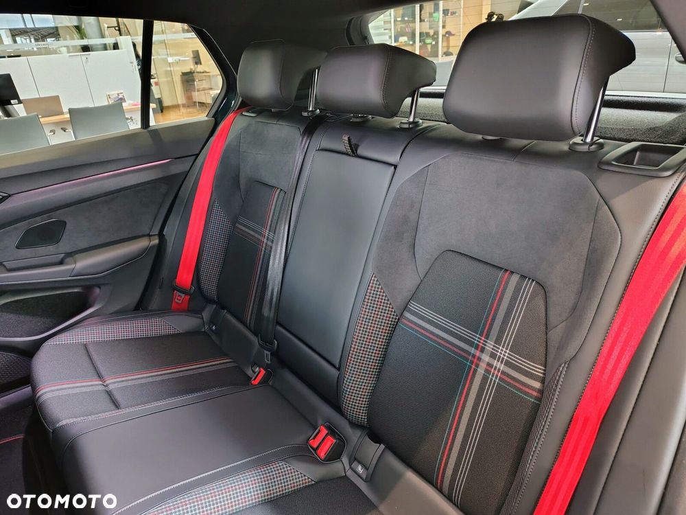 Volkswagen Golf - 31