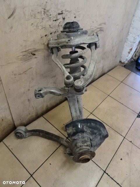 zwrotnica mcperson prawy przód a6 s6 c6 4f 5.2 fsi - 2