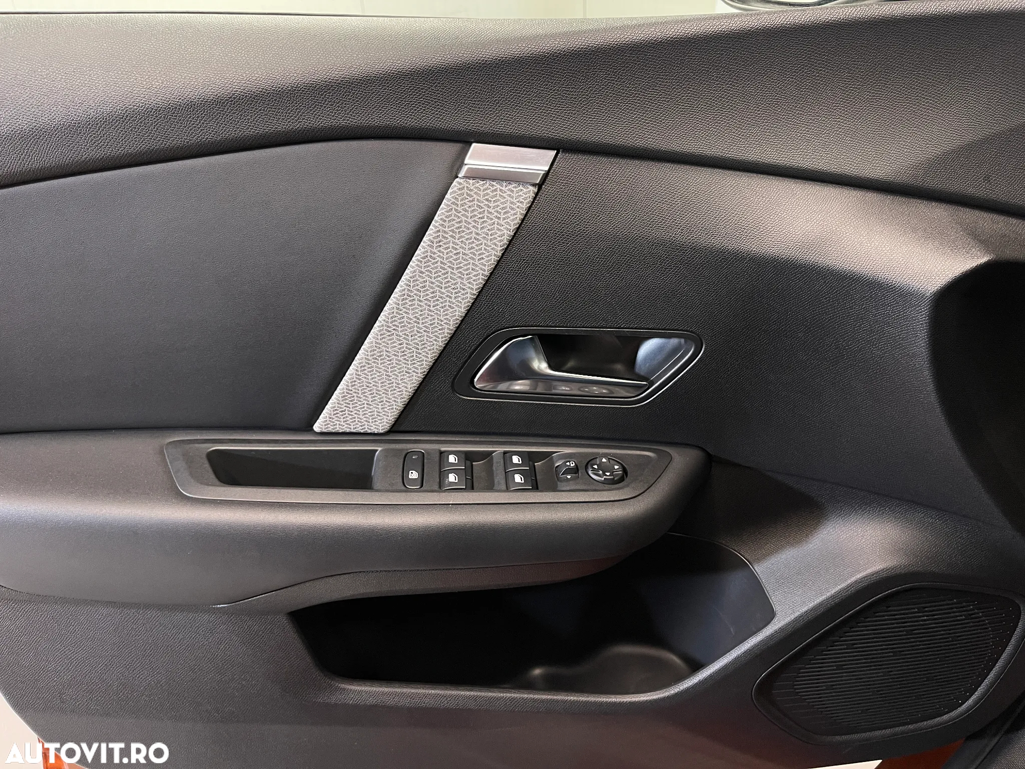 Citroën C4 1.5 BlueHDi S&S EAT8 Feel Pack - 29