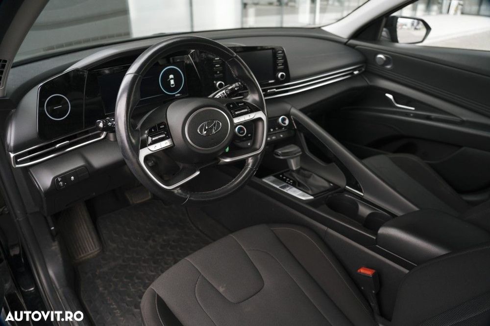 Hyundai Elantra - 14