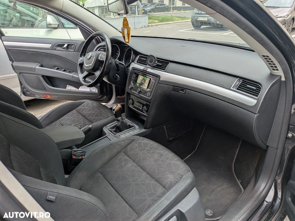 Skoda Superb 2.0 TDI DPF Elegance - 5